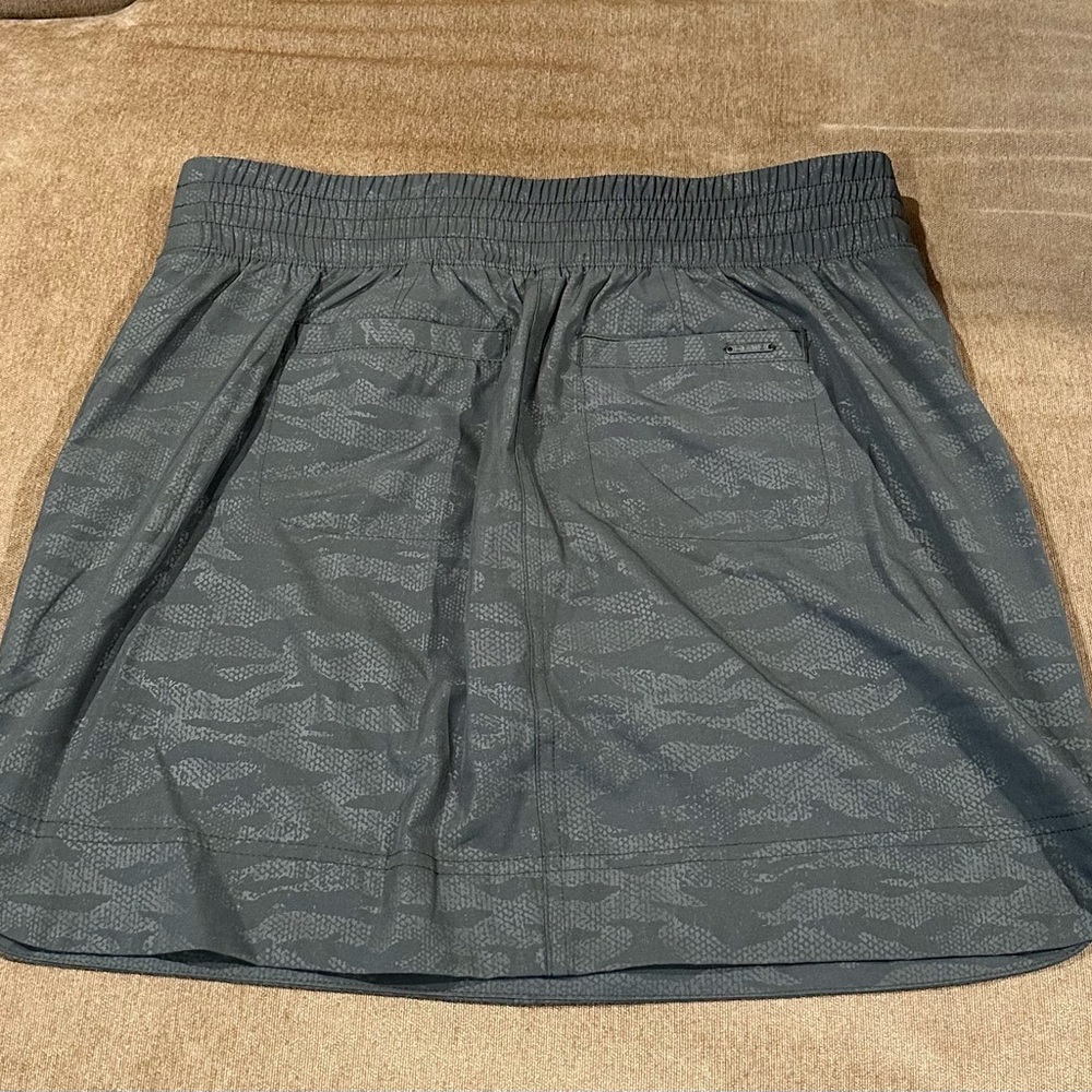 Orvis Camo Travel Skort - Picture 5 of 12